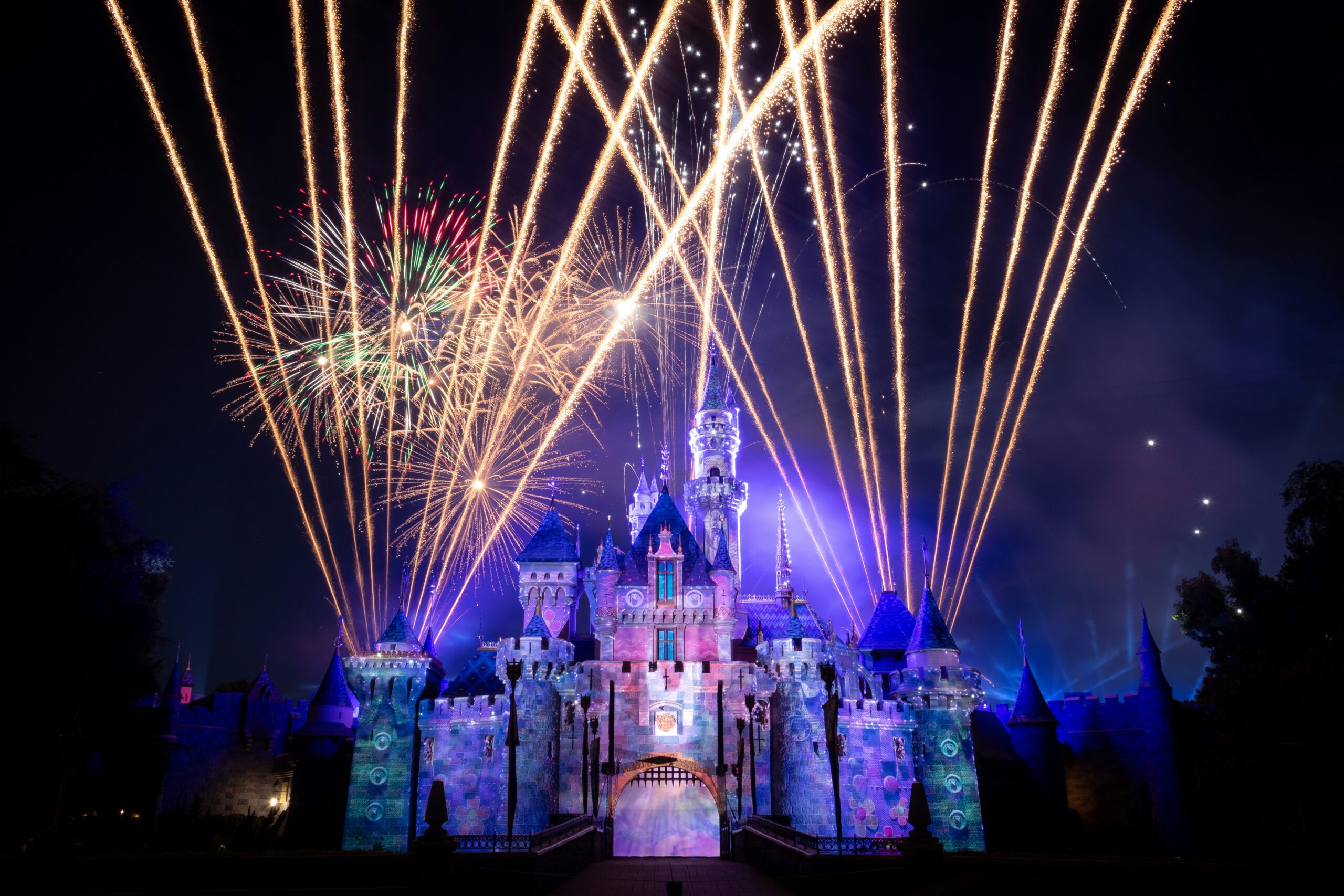 disneyland nighttime fireworks